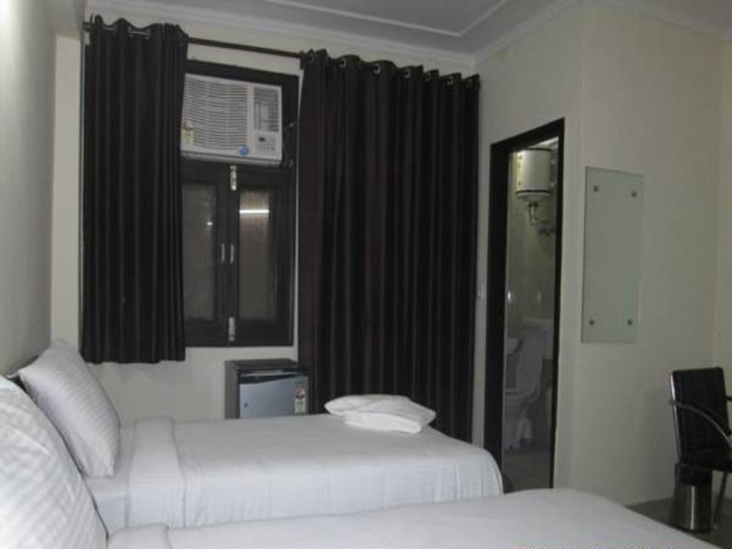 Charanpahari Hotel 뉴델리 외부 사진