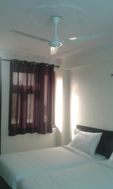 Charanpahari Hotel 뉴델리 외부 사진
