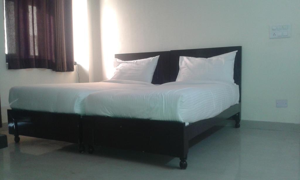 Charanpahari Hotel 뉴델리 객실 사진