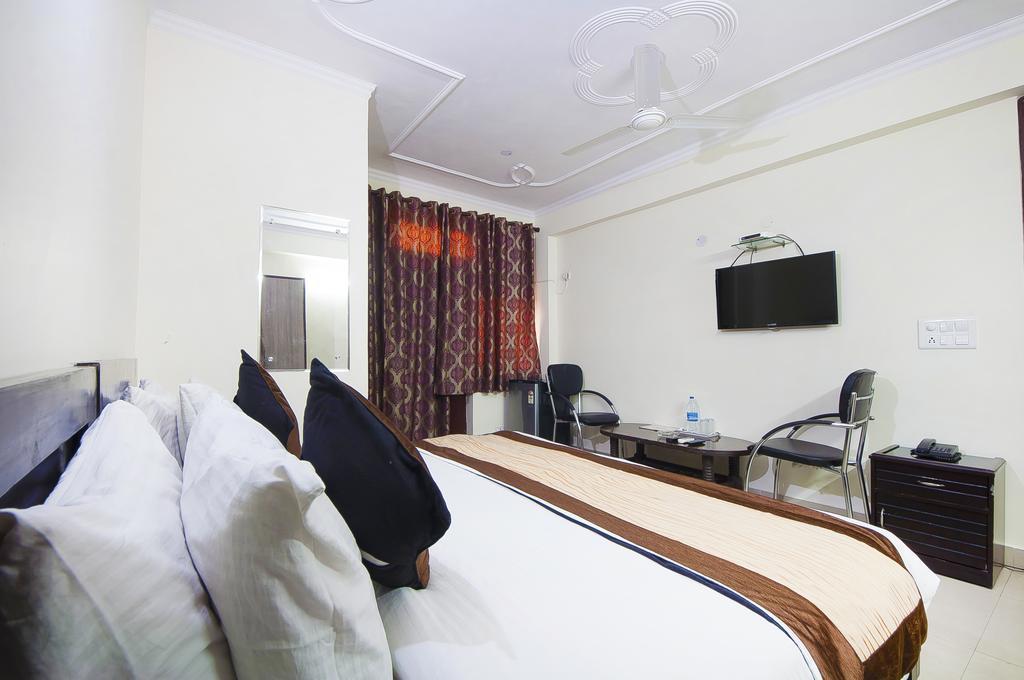 Charanpahari Hotel 뉴델리 외부 사진