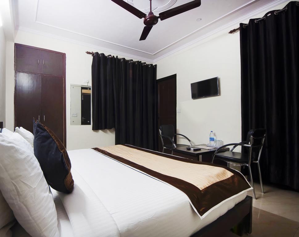 Charanpahari Hotel 뉴델리 외부 사진