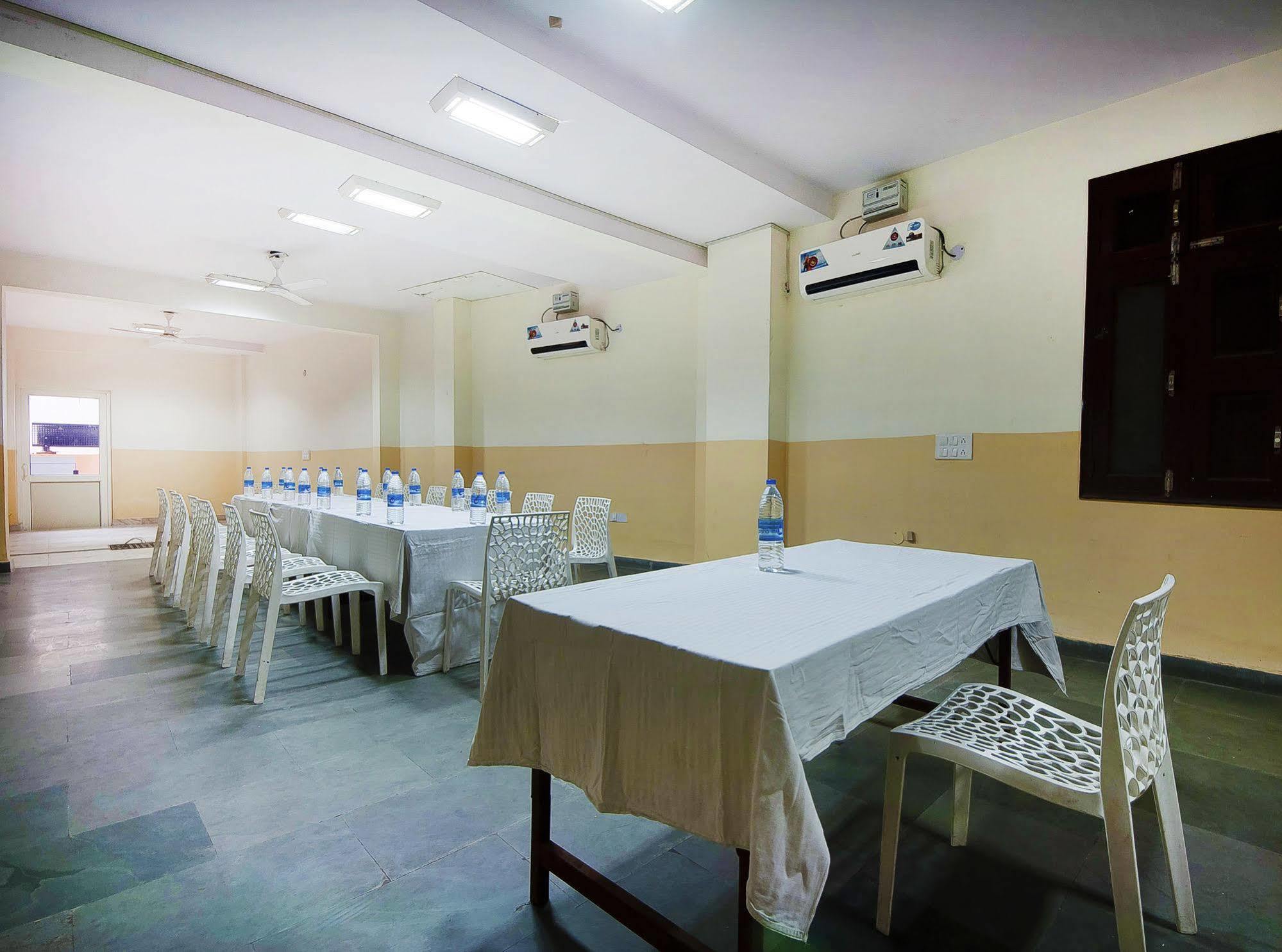 Charanpahari Hotel 뉴델리 외부 사진
