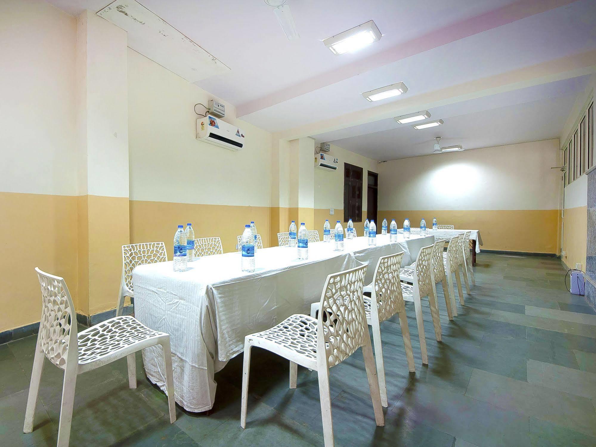 Charanpahari Hotel 뉴델리 외부 사진