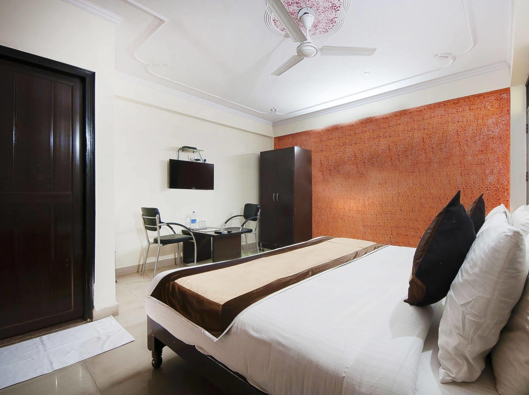 Charanpahari Hotel 뉴델리 외부 사진