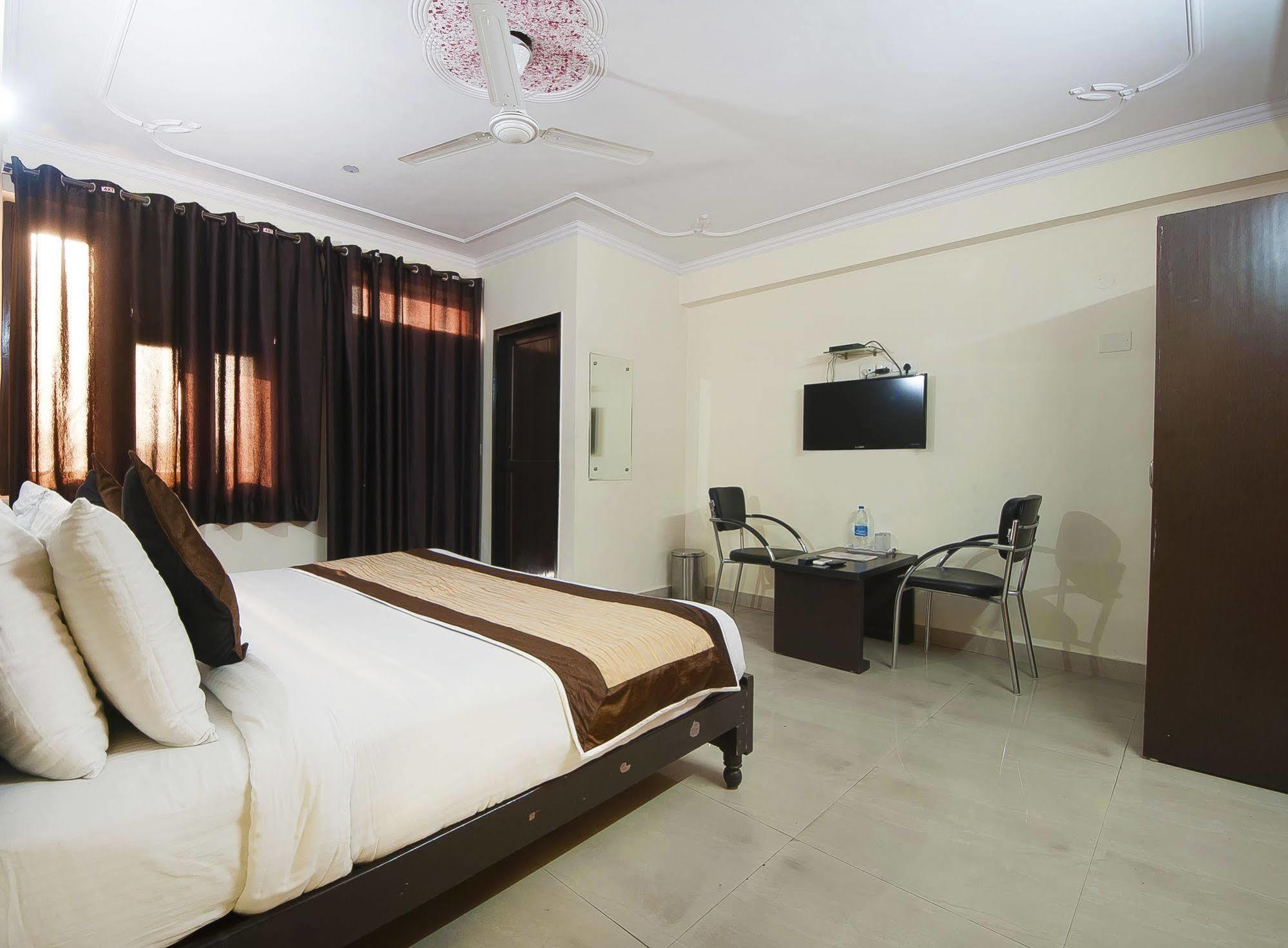 Charanpahari Hotel 뉴델리 외부 사진