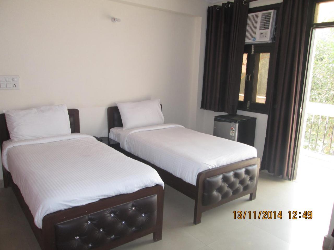 Charanpahari Hotel 뉴델리 외부 사진