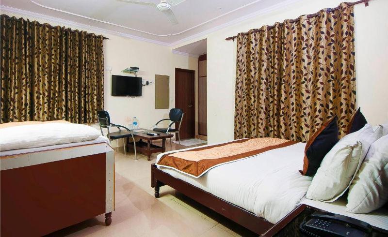 Charanpahari Hotel 뉴델리 외부 사진